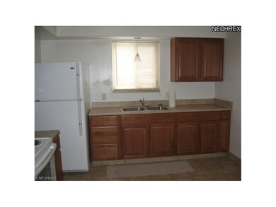 1565 Lee Terrace Dr unit E8, Wickliffe, OH 44092 - photo 2