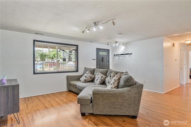 642 5th Ave SW, Castle Rock, WA 98611 - photo 3