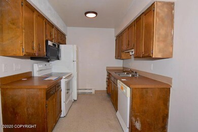 111-127938 Kitchen