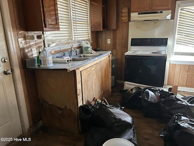 49 S 12th St, Bolton, NC 28423 - photo 5