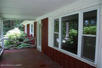 1212 Mountain View Dr, Dallas, PA 18612 - photo 3