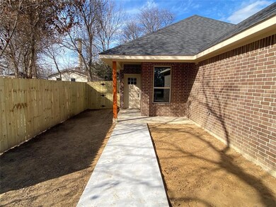 309 Robbins St, Cleburne, TX 76031 - photo 3