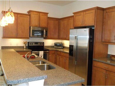 Kitchen & Breakfast Bar