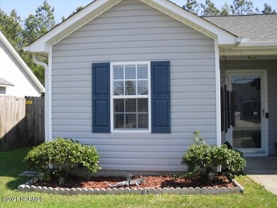 110 Crooked Run Dr flower bed