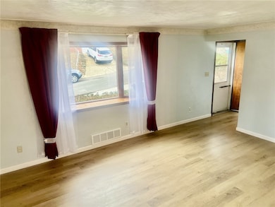 314 Pointview Rd, Pittsburgh, PA 15227 - photo 2