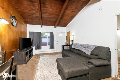 Unit A Living Room 20200709-DW-0 (4)