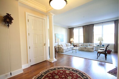 Laurens Place 2A_foyer living room