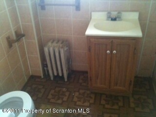 18 S Hanover St, Nanticoke, PA 18634 - photo 4