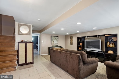 433 Shetland Rd, Darby, PA 19023 - photo 5