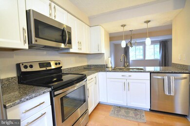 8415 Cedar Falls Ct, Springfield, VA 22153 - photo 3