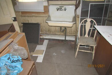 1011 N Vine St, Shamokin, PA 17872 - photo 5