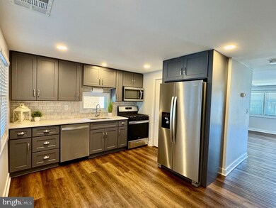 2754 Yarnall Rd, Halethorpe, MD 21227 - photo 4