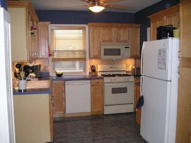 912 Manchester Ave, Westchester, IL 60154 - photo 6