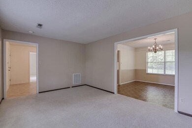 05_MarconiDrive_1525_Living03