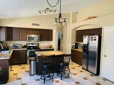 **94th Pl. Kitchen Full