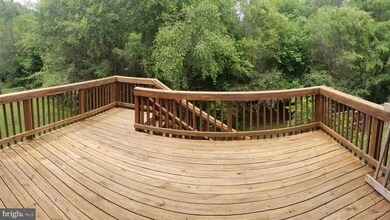 239 Scarboro Dr, Bunker Hill, WV 25413 - photo 5