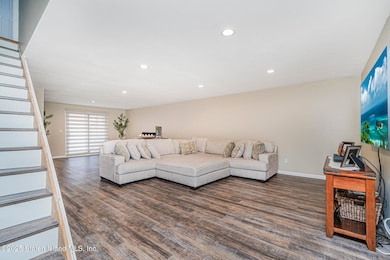 27 Berry Ct unit 565, Staten Island, NY 10309 - photo 6