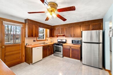 41 Freeport Dr, Burlington, MA 01803 - photo 5