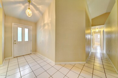 foyer & hallway to bedrooms
