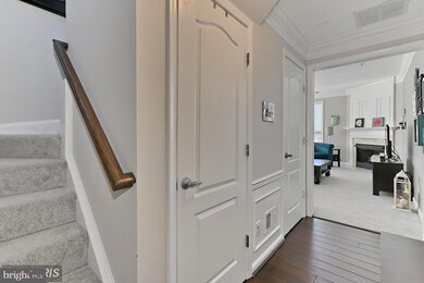 1734 Kingsgate Ct unit 304, Alexandria, VA 22302 - photo 2