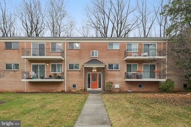 10607 Weymouth St unit 201, Bethesda, MD 20814 - photo 2