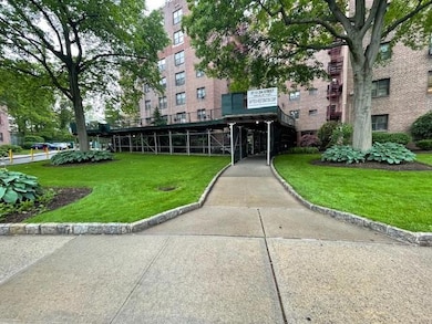 87-10 204th St unit A-62, Hollis, NY 11423 - photo 2