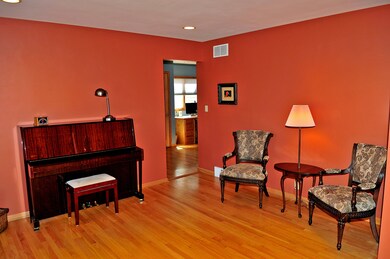 412 Pershing Ave, Wheaton, IL 60189 - photo 6