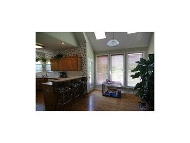 Breakfast Room and Bar