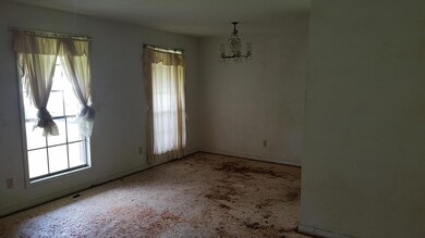 2043 Rebecca St, Laurel, MS 39440 - photo 4