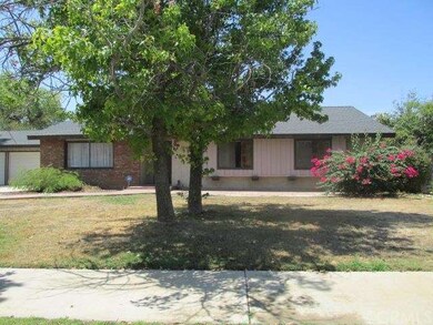 Super large front yard.