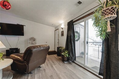 2955 Bowling St SW unit E238, Cedar Rapids, IA 52404 - photo 6