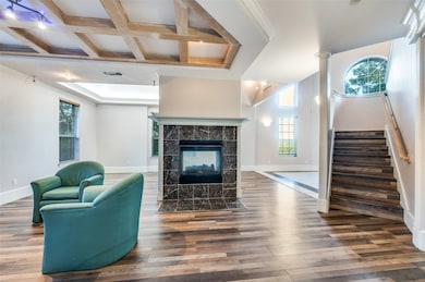 1805 Old Oak Dr, Arlington, TX 76012 - photo 5