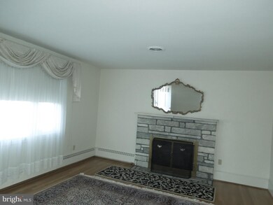 560 E G St, Purcellville, VA 20132 - photo 3