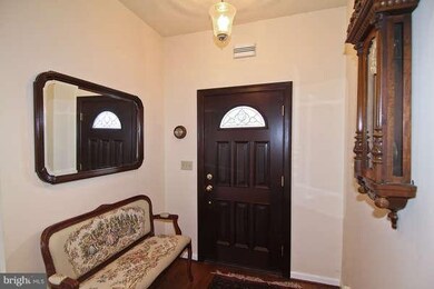 23530 Kings Valley Rd, Germantown, MD 20876 - photo 3