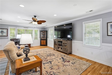 As you can see, this amazing Family Room is large enough to easily accommodate you 