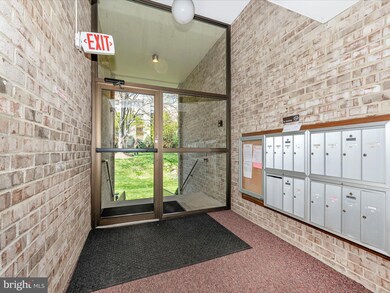 429 Christopher Ave unit 24, Gaithersburg, MD 20879 - photo 2