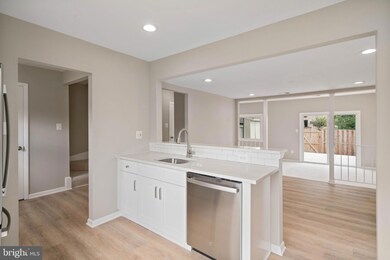 9542 Blake Ln, Fairfax, VA 22031 - photo 5