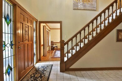 2-story foyer