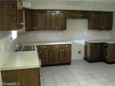 Kitchen. Basement Kitchen