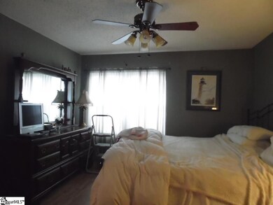 105 Southcreek Dr, Travelers Rest, SC 29690 - photo 4