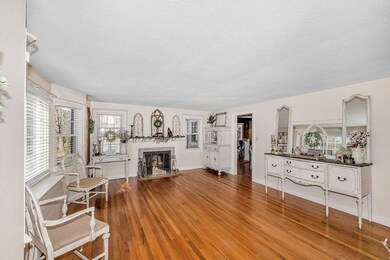 1205 Bradley Rd, Springfield, MA 01118 - photo 4