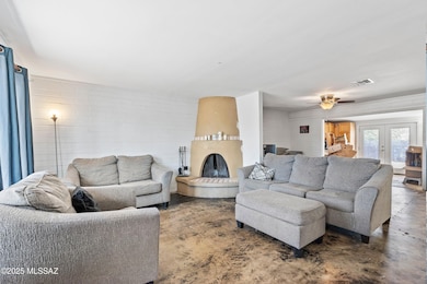 Living Room/Fireplace