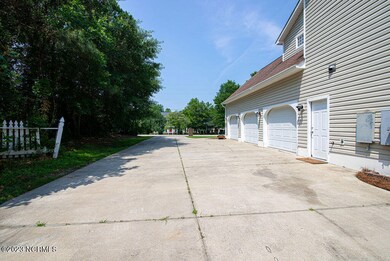 911 Greenway Dr, Jacksonville, NC 28546 - photo 3