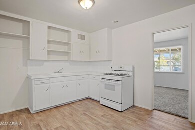 005_Kitchen