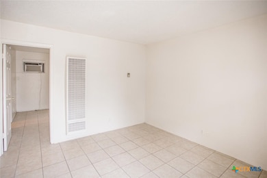 1239 N Lbj Dr unit E, San Marcos, TX 78666 - photo 2
