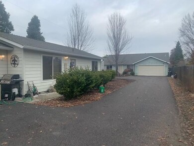 2719/2723 E McAndrews Rd, Medford, OR 97504 - photo 2