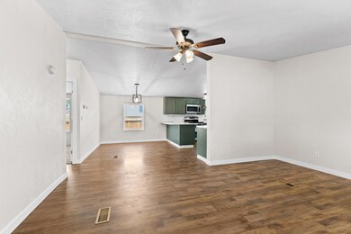 284 N 100 E, Washington, UT 84780 - photo 2