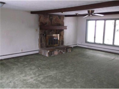 Exterior Front. Large Familyroom with Log burning 