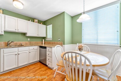 Eat-In Kitchen