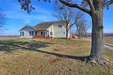 10238 N Division Rd, Fountaintown, IN 46130 - photo 2